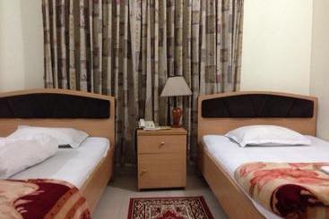 هتل Red Chillies Restaurant And Guest House