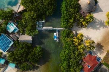 استراحتگاه Royal Belize