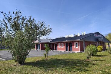 ホテル Hôtel Le 15