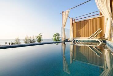 هتل The Little Shore Khao Lak By Katathani