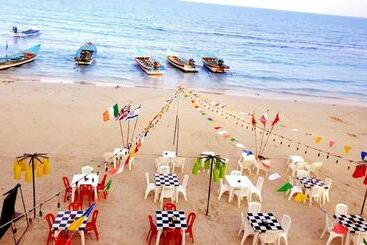 בית מלון כפרי Full Moon Central Party