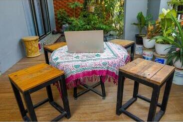 酒店 Spot On 93382 Gajayana Kost Female Only Syariah