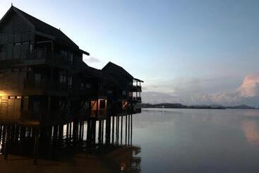 リゾートホテル The Lagoon Water Chalet