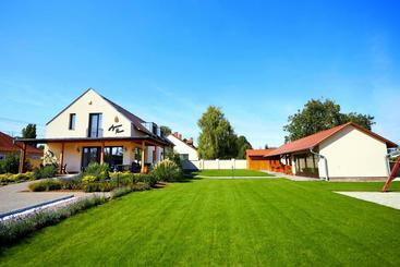 مبيت وإفطار Agancsos Panzió Villány