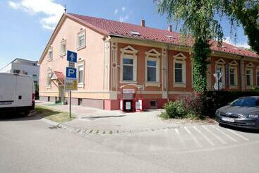 צימר Fehér Hajó Panzió és Vendéglő