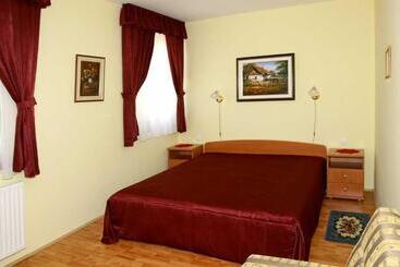 住宿加早餐  Pihenőkereszt Panzió