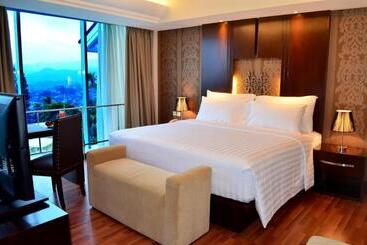 Emersia Hotel And Resort