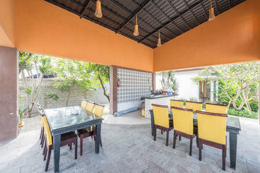 هتل Kampoeng Nelayan Resto And Villa