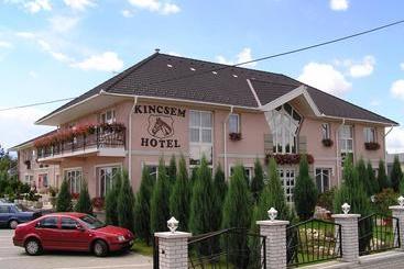 فندق Kincsem Wellness