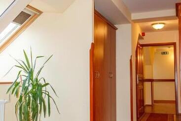 Pannon Hotel Bejelentkezés 20 óráig, Check In Until 20 O Clock, Einchecken Bis 20 Uhr