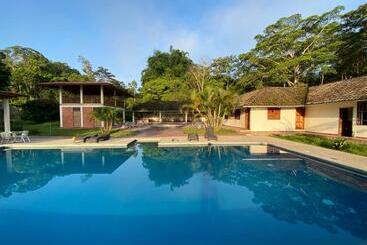 هتل Jungle Lodge El Jardin Aleman