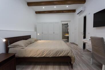 פנסיון Navona 68