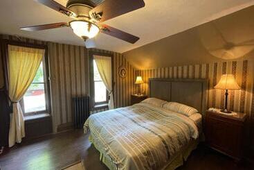 פנסיון The Red Star D