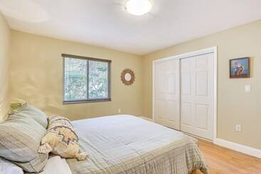 بيت ريفى Biscayne Park Home   Near Miami Beaches & Golfing