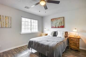 بيت ريفى Conroe Home W/ Enclosed Deck: Pets Welcome!