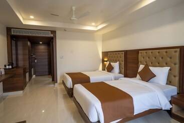 בית מלון כפרי Ananth The Grand