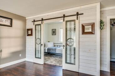 بيت ريفى Over Andover  Retreat W/ Hot Tub: Walk To Lake!