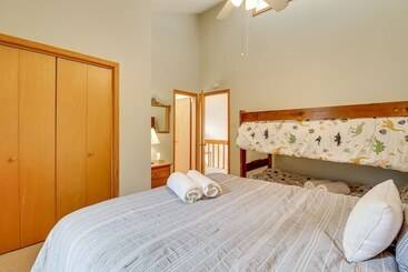 بيت ريفى Poconos Resort Home In Emerald Lakes: Pool Access!