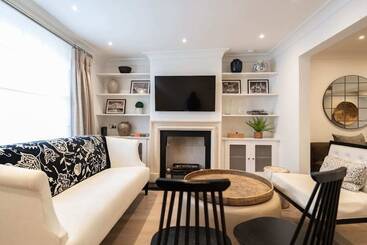 کلبه The Chelsea Place   Lovely 4bdr House With Terrace