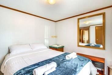 بيت ريفى Valley View Lodge  Rural Home In Bridgeport!