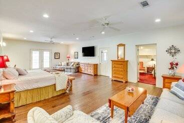 بيت ريفى Waterfront Hot Springs Home W/ Boat Slip!
