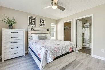 بيت ريفى Charming Pcb Home ~ 1 Mi To Beach Access!