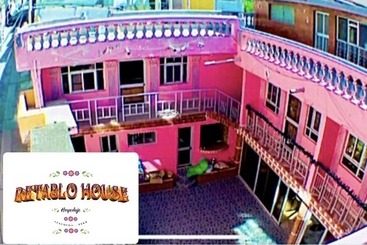 هتل Retablo House