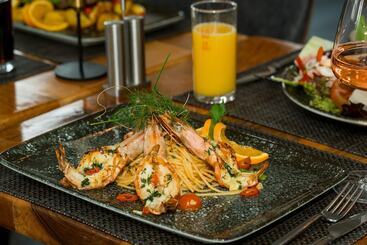 Отель Roca Restaurant Und