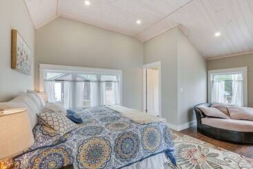 بيت ريفى Lakefront Bucksport Home W/ Fire Pit + Gas Grill!