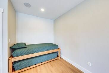 بيت ريفى Mountain View Home In Stoneham W/ Hot Yoga Studio!