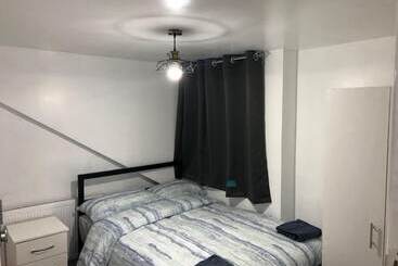 ペンション Rahal Outram