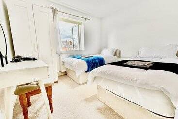 레지던스 Stunning 3 Bed House In The Heartreading