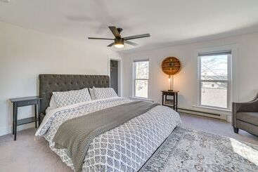 קוטג'' Suttons Bay Home W/ Fire Pit & Water Views!