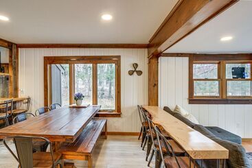 کلبه Waterfront Duluth Cabin W/ Deck & River View!