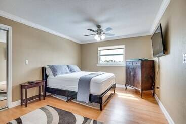 بيت ريفى Spacious Waterfront Home In Merritt Island W/ Pool