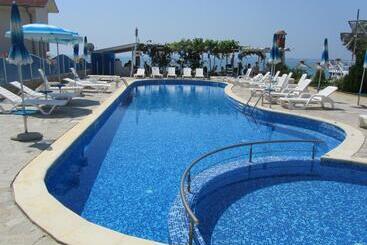 בית מלון כפרי Nushev