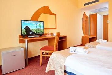 Paradise Hotel & Relax Center