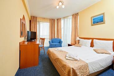 Paradise Hotel & Relax Center