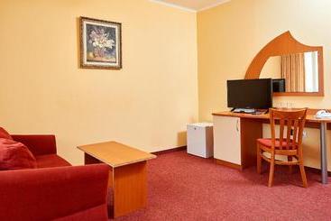 Paradise Hotel & Relax Center