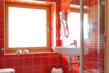 مبيت وإفطار Coronata Haus