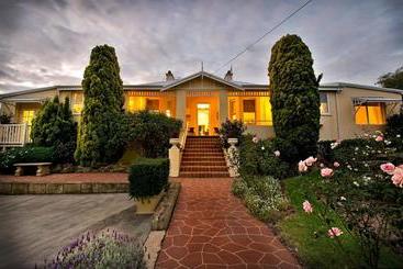 تختخواب و صبحانه Dunmoylen House