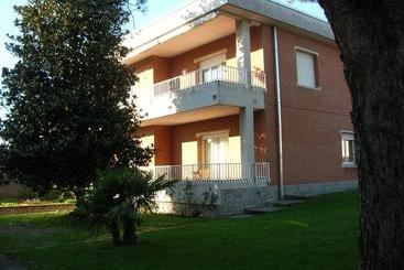 Bed And Breakfast Groane