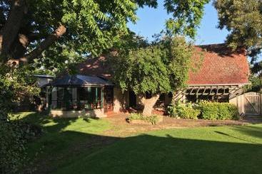 Colwyn House Bed & Breakfast & Stable Cottage
