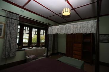 Colwyn House Bed & Breakfast & Stable Cottage