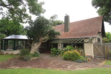Colwyn House Bed & Breakfast & Stable Cottage