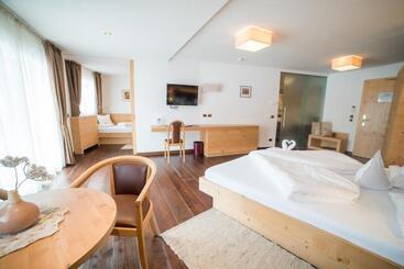 בית מלון כפרי Pra Tlusel