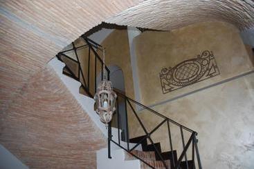 تختخواب و صبحانه La Meridiana Relais