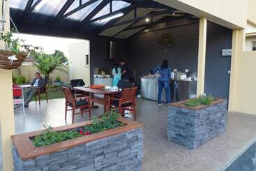 مُتل Tower Motor Inn