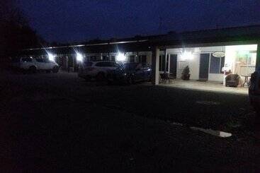 Motel24seven And Apartments