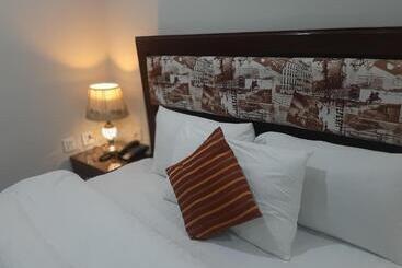 هتل Executive Lodges